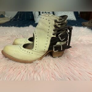 Freebird Boots, Desert size 7